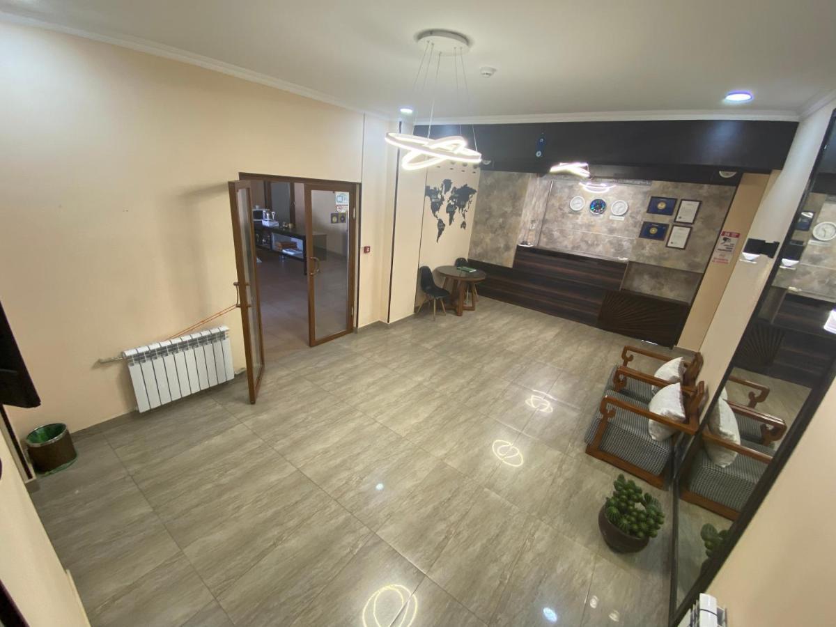 Azimut Hotel Balyktsjy Buitenkant foto