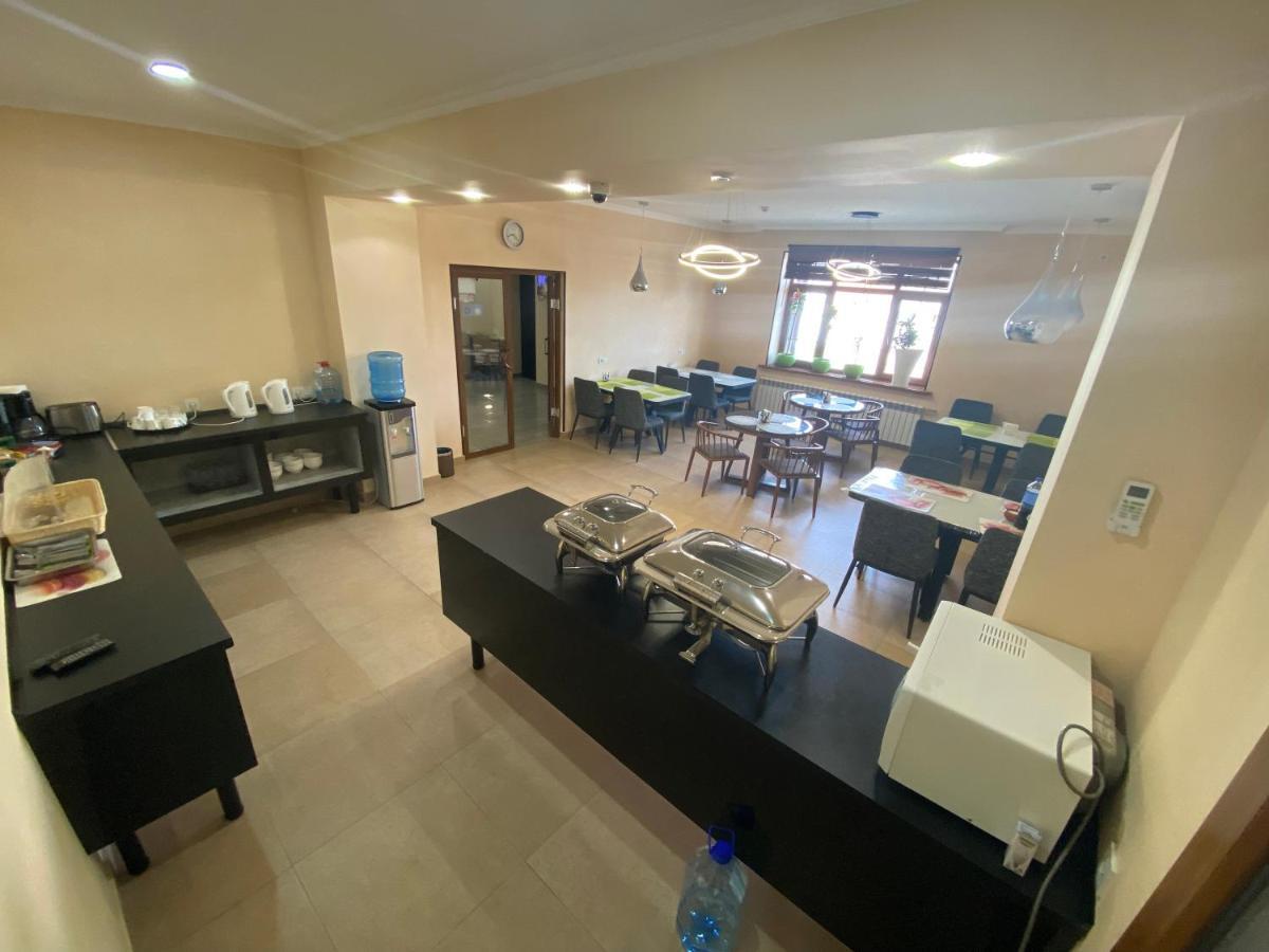 Azimut Hotel Balyktsjy Buitenkant foto